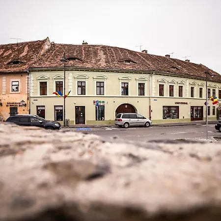 Jules' Sunny, Spacious And Apartment Sibiu