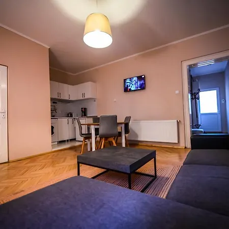 Jules' Sunny, Spacious And Daire *
