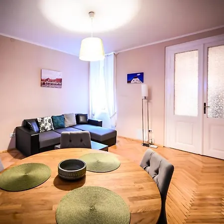 Jules' Sunny, Spacious And